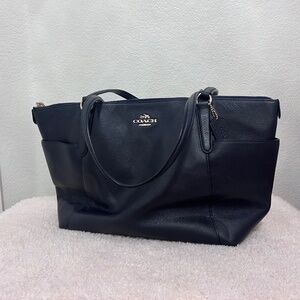 Coach, Dark Blue, Navy, Leather Bag, gold toned hardware, tote.